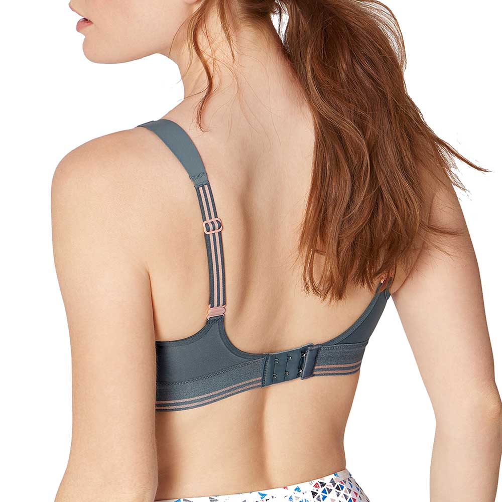 triaction extreme lite sports bra