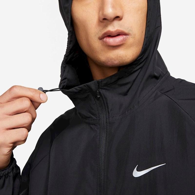 Men's running jacket sales nike essential