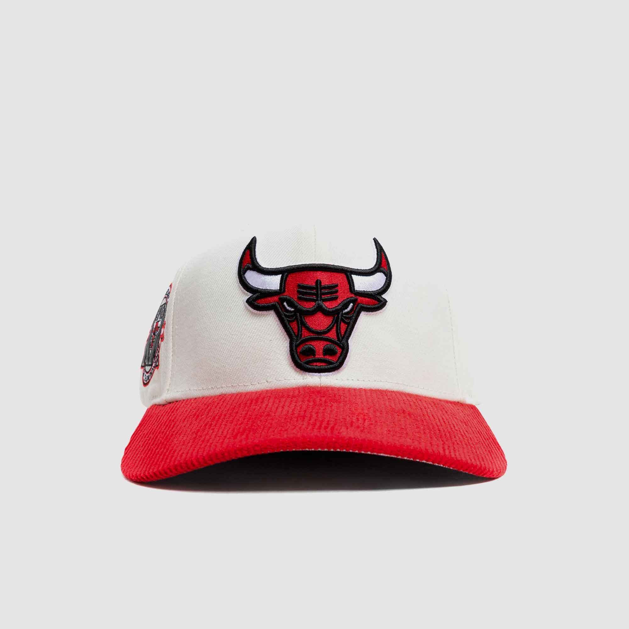 Mitchell & Ness Mens Pro Crown Chicago Bulls Cap